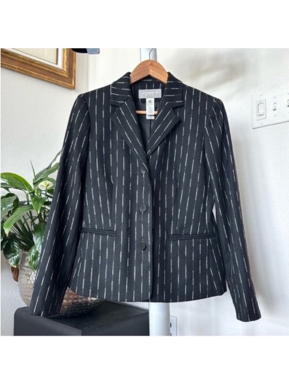 Women’s Wool Pinstriped Classic Blazer Jacket Sz 4/S Black White three buttons